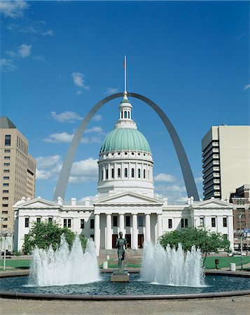 Fountains and buildings in city of St. Louis, Missouri, United States of America (USA), North America Stock Photo - Rights-Managed, Code: 841-02708355