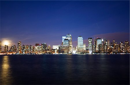 Full moon rising over Lower Manhattan skyline across the Hudson River, New York City, New York, United States of America, North America Foto de stock - Con derechos protegidos, Código: 841-02709721