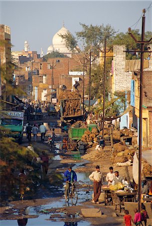 Slums within a kilometer of the Taj Mahal, Agra, Uttar Pradesh, India Stock Photo - Rights-Managed, Code: 841-02703267
