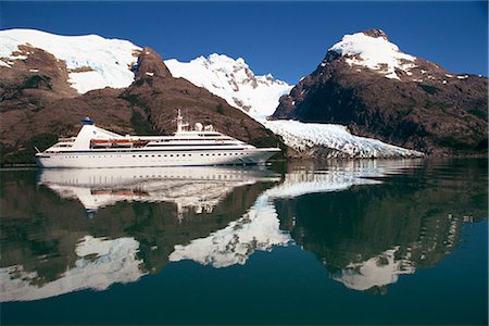 simsearch:841-03066251,k - Reflections of the Seabourn Pride cruise ship, mountains and glacier in Chilean Fjordland, Magallanes, Chile, South America Stock Photo - Rights-Managed, Code: 841-02703469