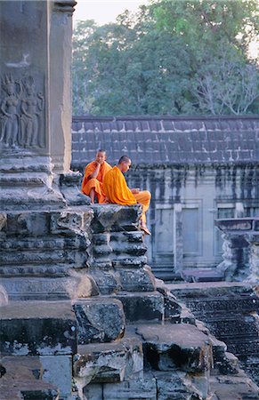 simsearch:841-03067430,k - Buddhist monks at the temple complex of Angkor Wat, Angkor, Siem Reap, Cambodia, Indochina, Asia Stock Photo - Rights-Managed, Code: 841-02714344