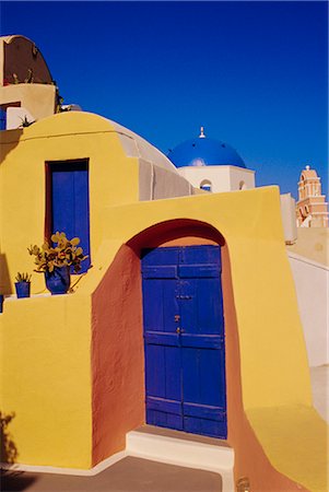 simsearch:841-03034600,k - Blue and yellow traditional house with churches in the background, Oia village, Oia, Santorini (Thira), Cyclades Islands, Greece Stock Photo - Rights-Managed, Code: 841-02714994