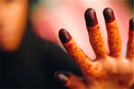 simsearch:841-02924609,k - Woman's hands decorated with henna, Dubai, United Arab Emirates, Middle East Stock Photo - Rights-Managed, Code: 841-02715874