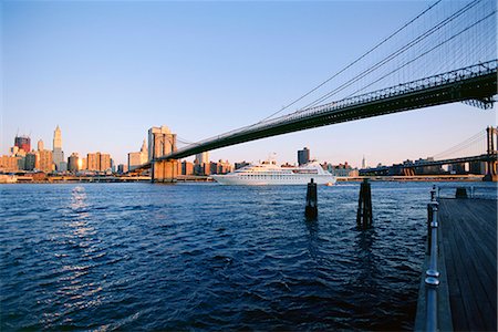 simsearch:841-03066251,k - Brooklyn Bridge and cruise ship, New York, United States of America, North America Stock Photo - Rights-Managed, Code: 841-02716200