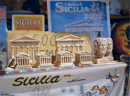 Models of temples for sale, Agrigento, Sicily, Italy, Mediterranean, Europe Foto de stock - Con derechos protegidos, Código: 841-02717185