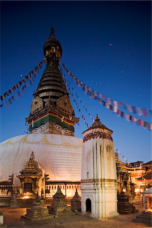 simsearch:841-02718675,k - (Swayambhu) (Monkey Temple) de Swayambhunath stupa bouddhiste sur une colline donnant sur Katmandou, prise à l'aube avec Orion dans le ciel derrière la prière drapeaux, Katmandou, patrimoine mondial UNESCO, Népal, Asie Photographie de stock - Rights-Managed, Code: 841-02718684