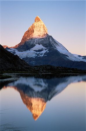 simsearch:628-02953843,k - Matterhorn from Riffelsee at dawn, Zermatt, Swiss Alps, Switzerland, Europe Foto de stock - Con derechos protegidos, Código: 841-02718995