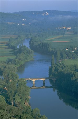 french country river photos - River Dordogne from Domme, Dordogne, Aquitaine, France, Europe Stock Photo - Rights-Managed, Code: 841-02710430