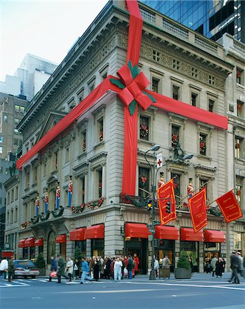 Christmas decoration on the exterior of Cartier's shop on 5th Avenue, New York, United States of America, North America Stock Photo - Rights-Managed, Code: 841-02710642