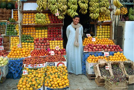 simsearch:841-02947168,k - Smiling fruit stall owner, Cairo, Egypt, North Africa, Africa Foto de stock - Con derechos protegidos, Código: 841-02710670