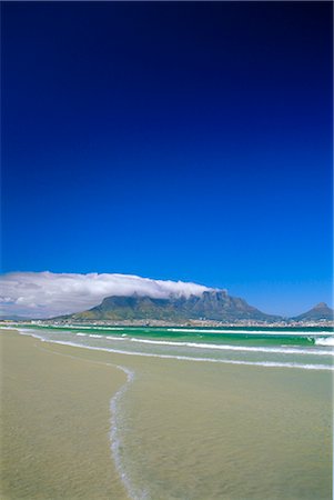 simsearch:841-03673601,k - Table Mountain from Bloubergstrand, Cape Town, South Africa Stock Photo - Rights-Managed, Code: 841-02712837