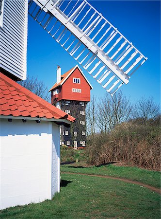 simsearch:841-02713290,k - Maison dans les nuages, avec moulin sail, Thorpeness, Suffolk, Angleterre, Royaume-Uni, Europe Photographie de stock - Rights-Managed, Code: 841-02713414