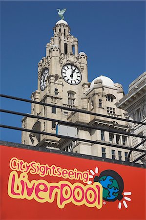 simsearch:841-02713290,k - Sightseeing bus et bâtiment Liver, Albert Dock, Liverpool, Merseyside, Angleterre, Royaume-Uni, Europe Photographie de stock - Rights-Managed, Code: 841-02713831