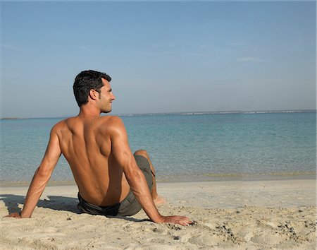 simsearch:841-02720360,k - Man sitting on beach Stock Photo - Rights-Managed, Code: 841-02720360