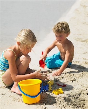 simsearch:841-02720360,k - Boy and girl (6-8) on beach making sandcastles Stock Photo - Rights-Managed, Code: 841-02720362