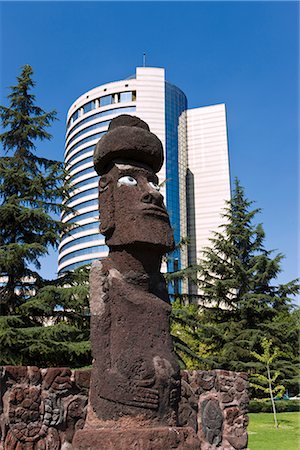 simsearch:841-02722258,k - Moai statue in central Santiago, Chile, South America Foto de stock - Con derechos protegidos, Código: 841-02722250