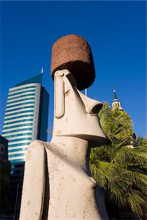 simsearch:841-02722258,k - Moai Statue on Santiago's main street Avenue O'Higgins, Santiago, Chile, South America Foto de stock - Con derechos protegidos, Código: 841-02722261