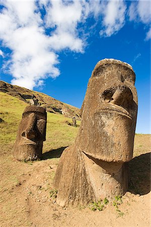 simsearch:841-02722258,k - Giant monolithic stone Moai statues at Rano Raraku, Rapa Nui (Easter Island), UNESCO World Heritage Site, Chile, South America Foto de stock - Con derechos protegidos, Código: 841-02722270