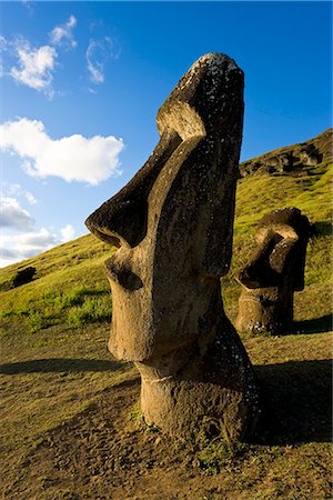 simsearch:841-02722258,k - Giant monolithic stone Moai statues at Rano Raraku, Rapa Nui (Easter Island), UNESCO World Heritage Site, Chile, South America Foto de stock - Con derechos protegidos, Código: 841-02722273