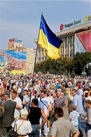 pennant flag - Independence Day, Ukrainian national flags flying in Maidan Nezalezhnosti (Independence Square), Kiev, Ukraine, Europe Foto de stock - Con derechos protegidos, Código: 841-02722459