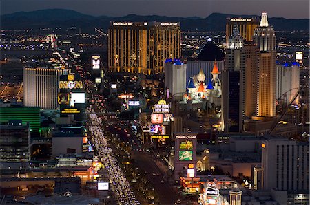 simsearch:862-08274106,k - Las Vegas strip at night, Las Vegas, Nevada, United States of America, North America Stock Photo - Rights-Managed, Code: 841-02722628