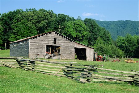 Old wooden barn on farmstead in the old pioneer community at Cades Cove, Great Smoky Mountains National Park, Tennessee, United States of America, North America Stock Photo - Rights-Managed, Code: 841-02722910