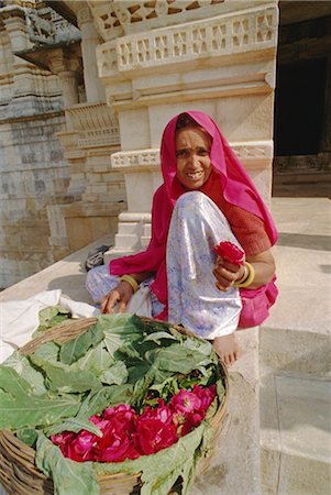 simsearch:841-02703267,k - Woman selling flowers outside the Jain Temple of Chaumukha, Rajasthan, India Stock Photo - Rights-Managed, Code: 841-02826325