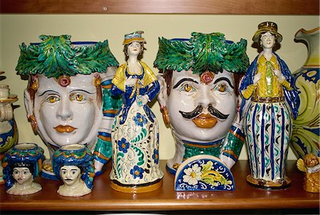 Ceramic ware for sale, Sicily, Italy, Europe Foto de stock - Con derechos protegidos, Código: 841-02831782