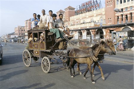 A horse-drawn tonga at Howrah station, Calcutta, West Bengal state, India, Asia Stock Photo - Rights-Managed, Code: 841-02899268