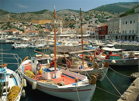 simsearch:841-05796762,k - Fishing boats in the harbour, with the town behind and hills in the background on Hydra, Argo Saronic Islands, Greek Islands, Greece, Europe Stock Photo - Rights-Managed, Code: 841-02899582