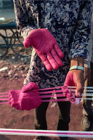 Kite string production, string is coated in ground glass for fighting kite festival in January, Ahmedabad, Gujarat state, India, Asia Foto de stock - Con derechos protegidos, Código: 841-02900463