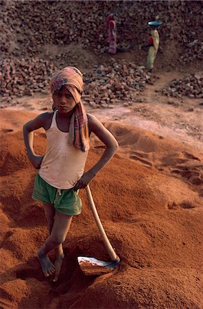 Recycling of building bricks for more brickmaking, India, Asia Stock Photo - Rights-Managed, Code: 841-02901019