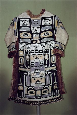 Chilkat shirt, Tlingit from North West Pacific, exhibited in Portland Museum, Portland, Oregon, United States of America, North America Stock Photo - Rights-Managed, Code: 841-02901394