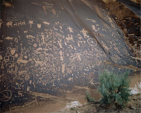 Newspaper Rock, the Navajo Native Americans called it 'Tse Hane', rock that tells customs, Canyonlands, Utah, United States of America (USA), North America Stock Photo - Rights-Managed, Code: 841-02901605