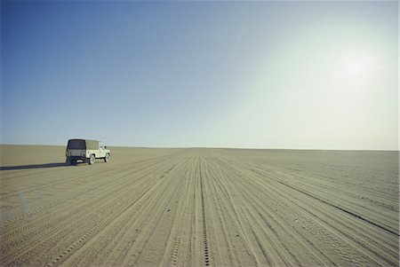 simsearch:841-02721548,k - Lone vehicle in the desert, Plaine du Tidikelt, Algeria, North Africa Stock Photo - Rights-Managed, Code: 841-02901869