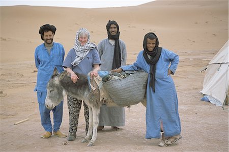 simsearch:841-02918817,k - Fin du trek désert photo, touristiques avec guide, cuisinier, homme camel et âne, Chigaga, vallée du Draa, Maroc, Afrique du Nord, Afrique Photographie de stock - Rights-Managed, Code: 841-02902307