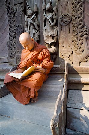 simsearch:841-02916002,k - Monk reading, Shwembin monastery, Mandalay, Myanmar (Burma), Asia Stock Photo - Rights-Managed, Code: 841-02902584
