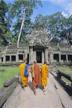 simsearch:841-03067430,k - Buddhist monks walking towards Ta Prohm temple, Angkor, UNESCO World Heritage Site, Siem Reap, Cambodia, Indochina, Asia Stock Photo - Rights-Managed, Code: 841-02902876