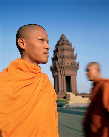 simsearch:841-03067430,k - Buddhist monks in front of the Independence Monument, Phnom Penh, Cambodia, Indochina, Southeast Asia, Asia Stock Photo - Rights-Managed, Code: 841-02903000