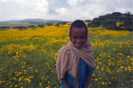 simsearch:841-03674809,k - Portrait of local girl, Green fertile fields and yellow Meskel flowers in bloom after the rains, Ethiopian Highlands near the Simien mountains and Gonder, Ethiopia, Africa Foto de stock - Con derechos protegidos, Código: 841-02903087