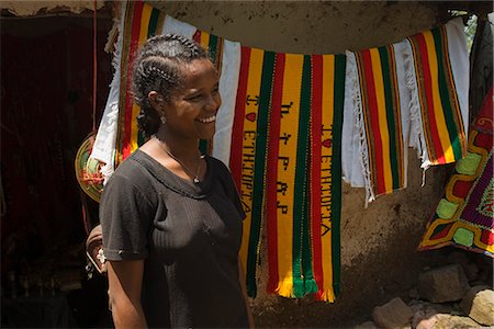 simsearch:841-03674809,k - Woman selling colourful Ethiopian souvenirs, Lalibela, Ethiopia, Africa Foto de stock - Con derechos protegidos, Código: 841-02903091