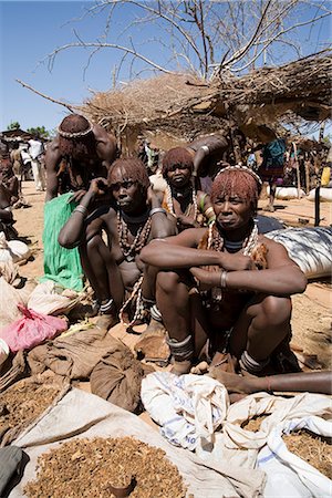 simsearch:841-03674809,k - Women of the Hamer tribe, their hair treated with ochre, water and resin and twisted into tresses known as goscha, Lower Omo Valley, southern Ethiopia, Ethiopia, Africa Foto de stock - Con derechos protegidos, Código: 841-02903104