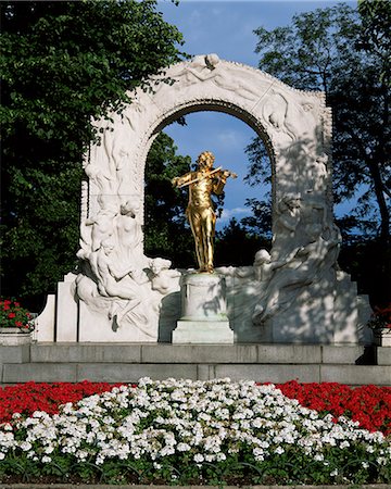 simsearch:400-05162857,k - Johann Strauss monument, Stadpark, Vienna, Austria, Europe Stock Photo - Rights-Managed, Code: 841-02903252