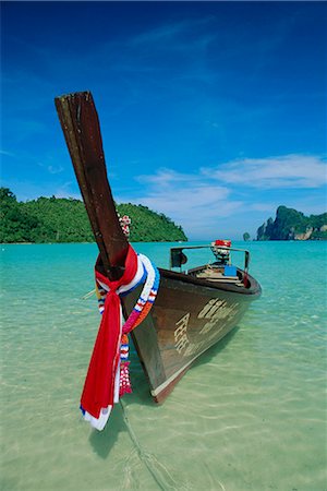 simsearch:841-02722947,k - Typical long tail boat, Ao Dalam Bay, Phi-Phi Don Island, Krabi Province, Thailand, Asia Foto de stock - Con derechos protegidos, Código: 841-02903370