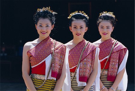 simsearch:841-02946091,k - Portrait of three traditional Thai dancers, Chiang Mai, northern Thailand, Asia Stock Photo - Rights-Managed, Code: 841-02914823