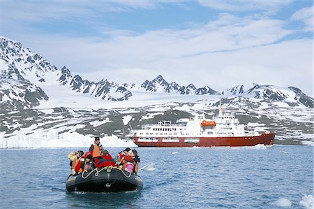 simsearch:841-03066251,k - Tourists in zodiac from ice-breaker tour ship, Krossfjorden icebergs and glacier, Spitsbergen, Svalbard, Norway, Scandinavia, Europe Stock Photo - Rights-Managed, Code: 841-02915740