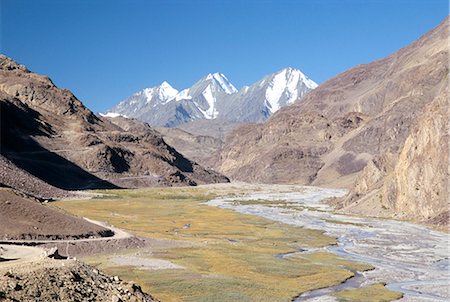 simsearch:841-02915818,k - Descent from Kunzum Pass, 4550m, Spiti Valley headwaters, Himachal Pradesh, India, Asia Stock Photo - Rights-Managed, Code: 841-02915820