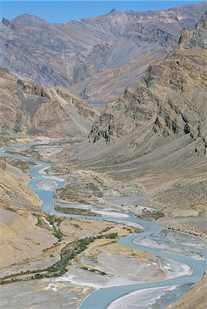simsearch:841-02915818,k - Zanskar River valley between Himalaya and Zanskar mountains seen from Leh-Manali highway, Ladakh, India, Asia Stock Photo - Rights-Managed, Code: 841-02915823