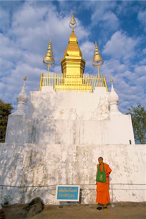 phu si laos - Buddhist monk, That Chomsi, Phu Si hill, Luang Prabang, Laos, Indochina, Southeast Asia, Asia Stock Photo - Rights-Managed, Code: 841-02916460