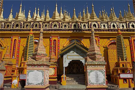 Thanboddhay Paya, built between 1939 and 1952 by Moehnyin Sayadaw and said to contain over half a million Buddha images, Monywa, Sagaing Division, Myanmar (Burma), Asia Stock Photo - Rights-Managed, Code: 841-02916570